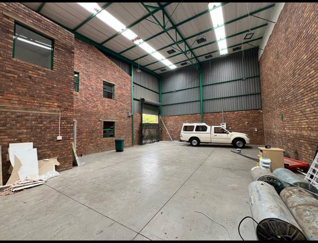 300M² WAREHOUSE TO LET IN LASER PARK